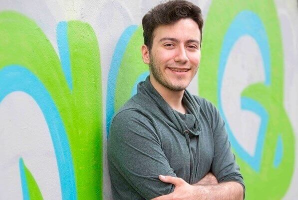 Enes Batur Kimdir?